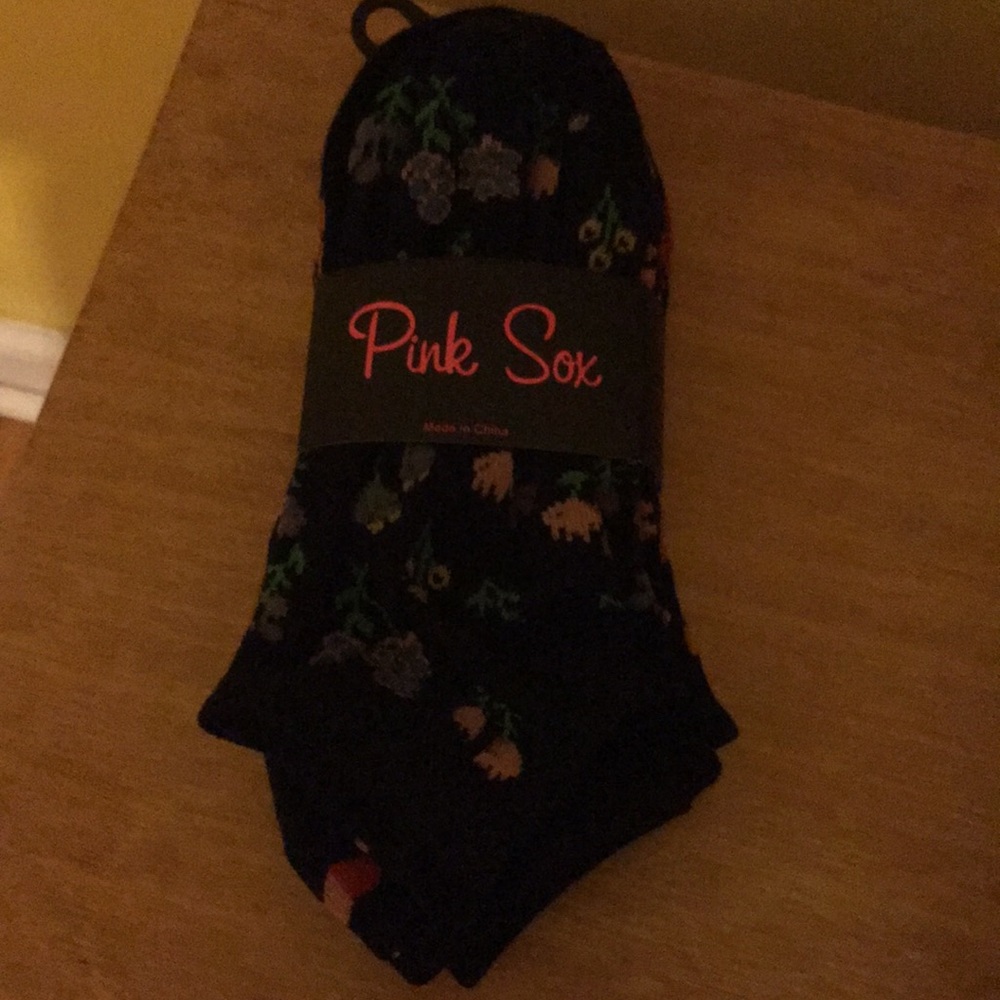 Brand new. Pack of. Color  Sox